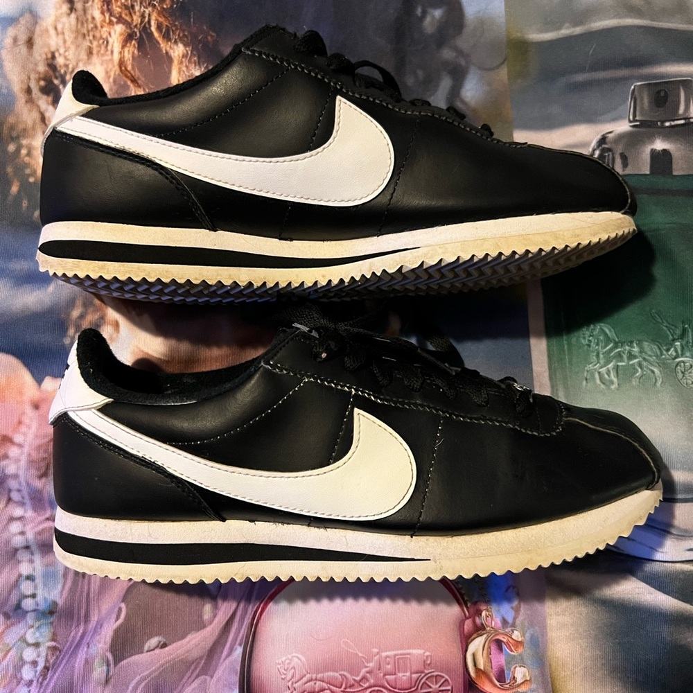 Nike Cortez 72’  Basic Black & White Colorway Men’s 8.5 ~ Women’s 10